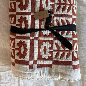 Schoolhouse Stillwater Floral Quilt, Twin, NWT